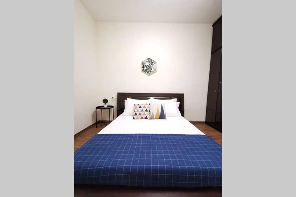 Ees Whale House - Homestay 3 Min Walk To Beach Batu Feringgi Buitenkant foto